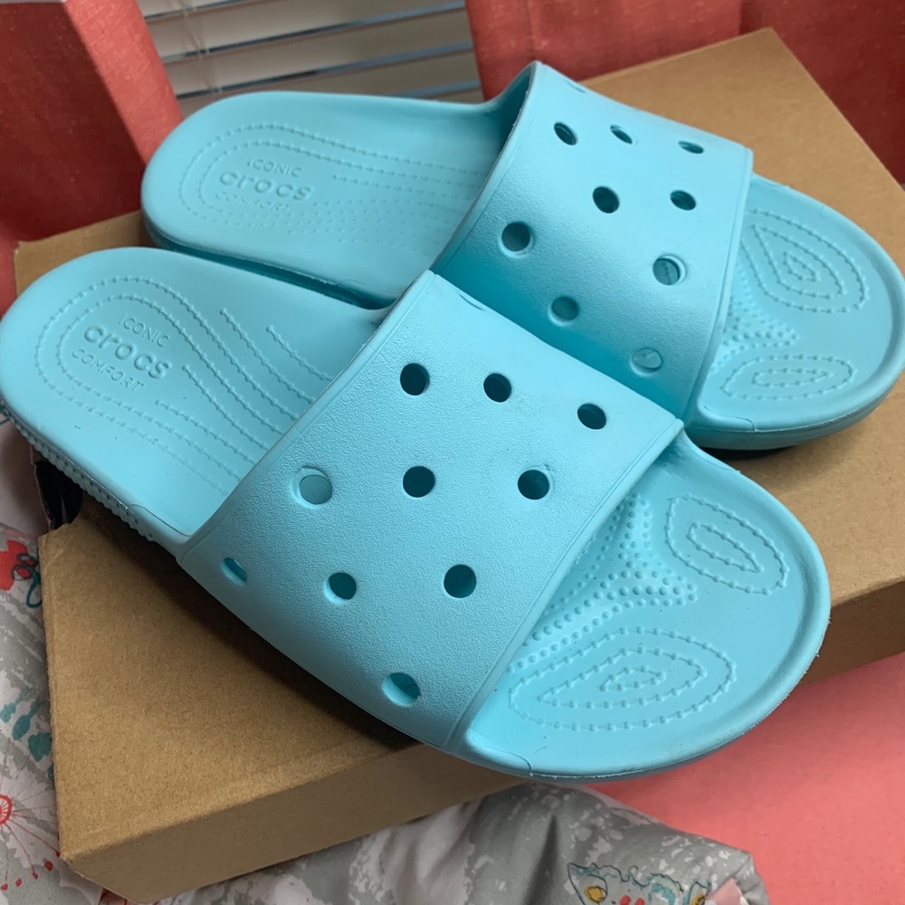 Crocs - Picture 2 of 2